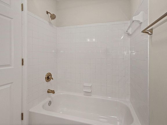 2nd image of 902 Jessicas Ln APT M
