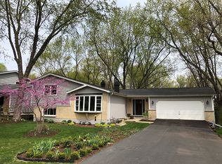 1086 Killarney Pass Dr, Mundelein, IL 60060