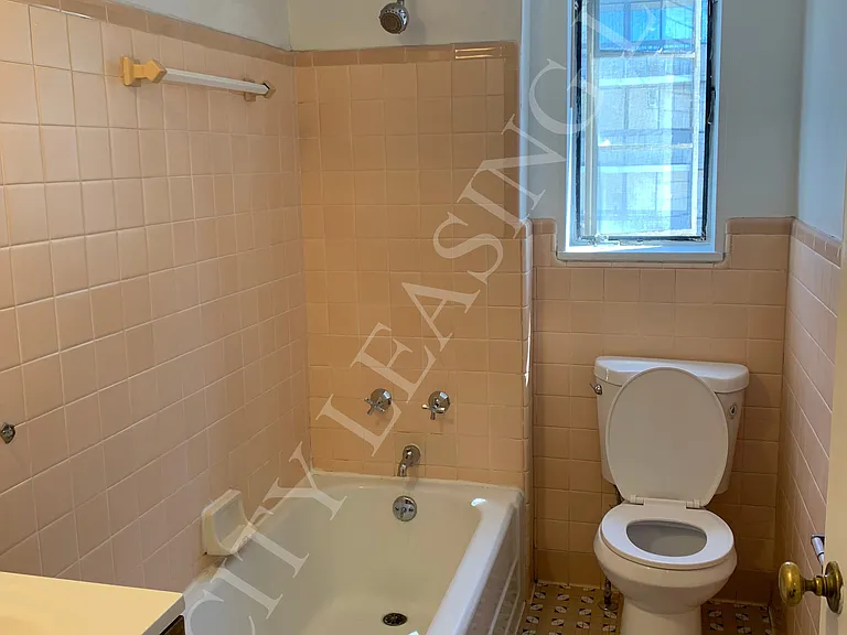 520 East Avenue — Photo 14