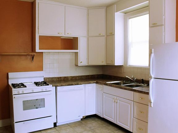 2nd image of 2210A Indianola Ave