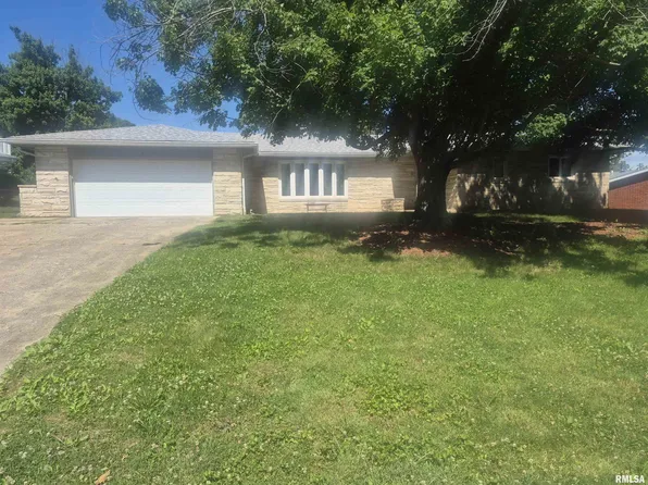 12 Terry Dr, Jacksonville, IL 62650