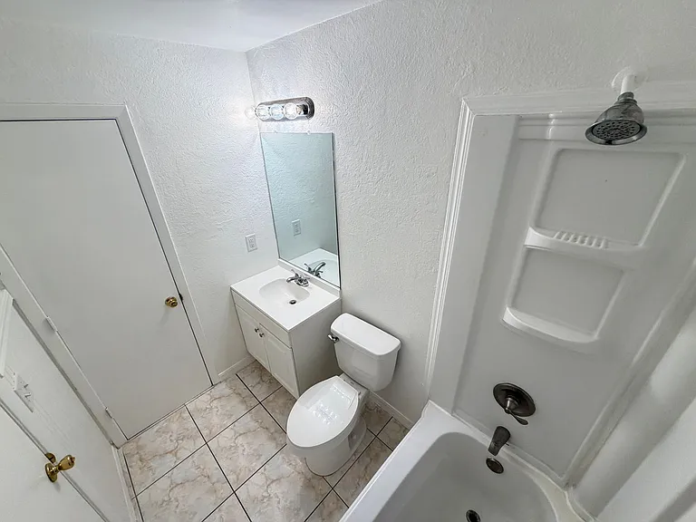 821 Moongate Ter — Photo 25