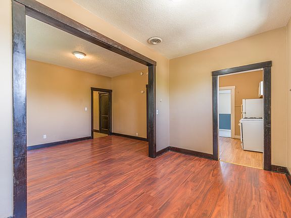 4th image of 325 E Washington Ct #3