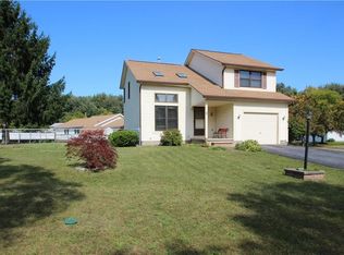 2 Cheshire Ln, Rochester, NY 14624
