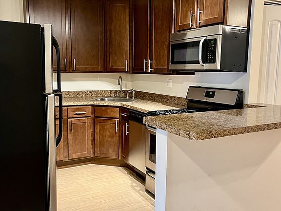 3rd image of 3161 N Hudson Ave APT G3