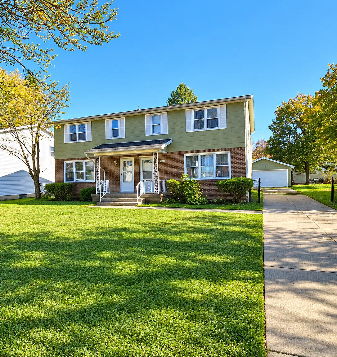 3 bed, 1.5 bath, 1250 sqft, $2,300 — Photo 1