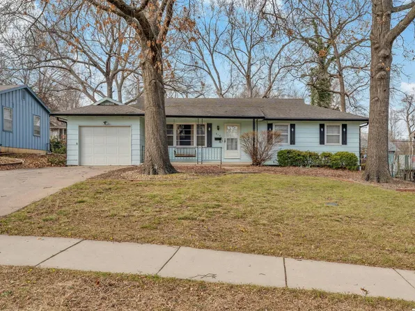 814 W 27th St, Lawrence, KS 66046
