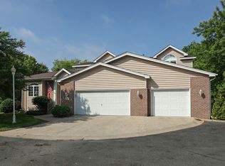 5 Lilywood Ln, Mendota Heights, MN 55118