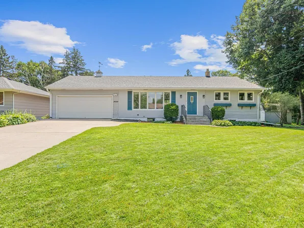 1456 Burke Ave W, Roseville, MN 55113