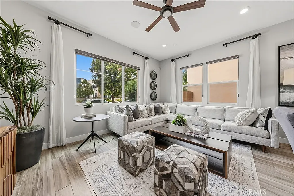 4 bed, 2896 sqft, $9,000 — Photo 2