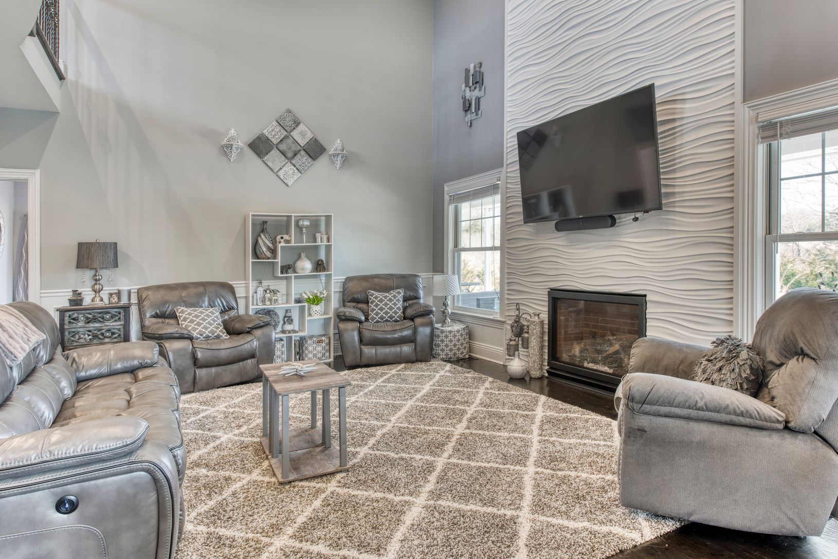  Living Room/Vaulted Ceiling