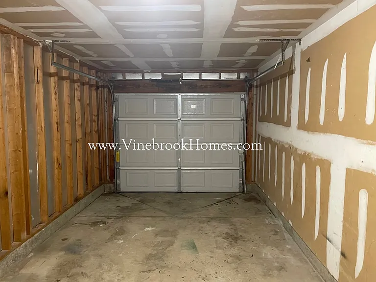 2467 Cross Village Dr — Photo 17