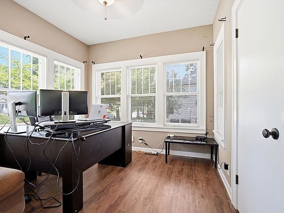 5th image of 803 Osage St