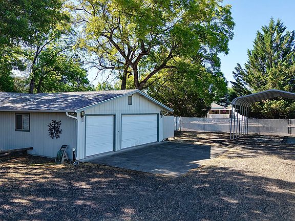 3rd image of 601 Deer Park Ln