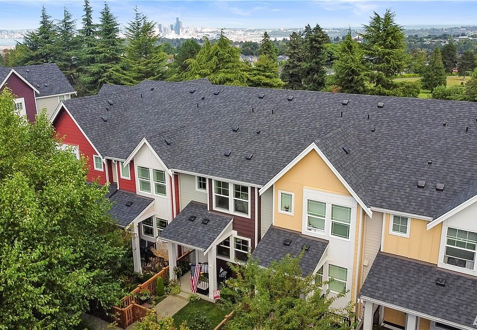 Beautiful 1600 sq. ft Townhouse with city and Mountain views.