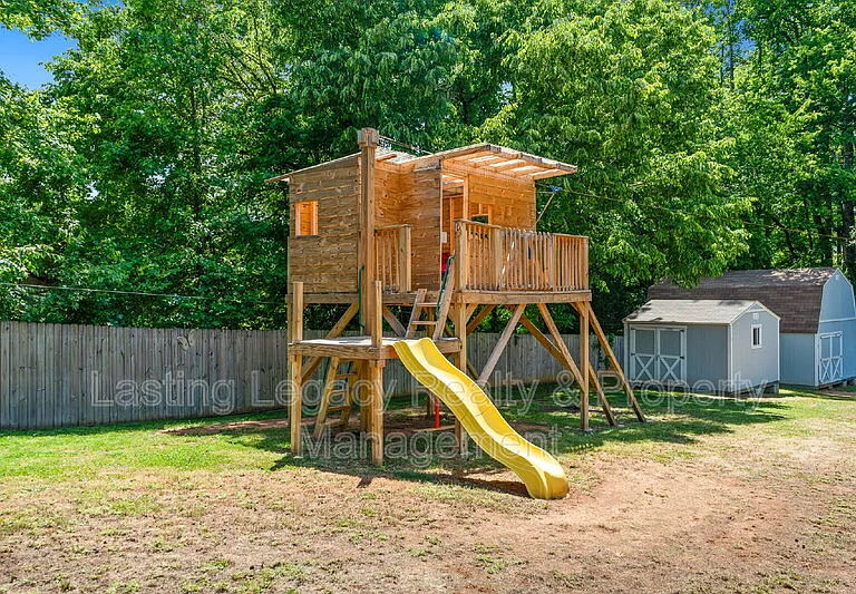 187 Marbrook Dr — Photo 40
