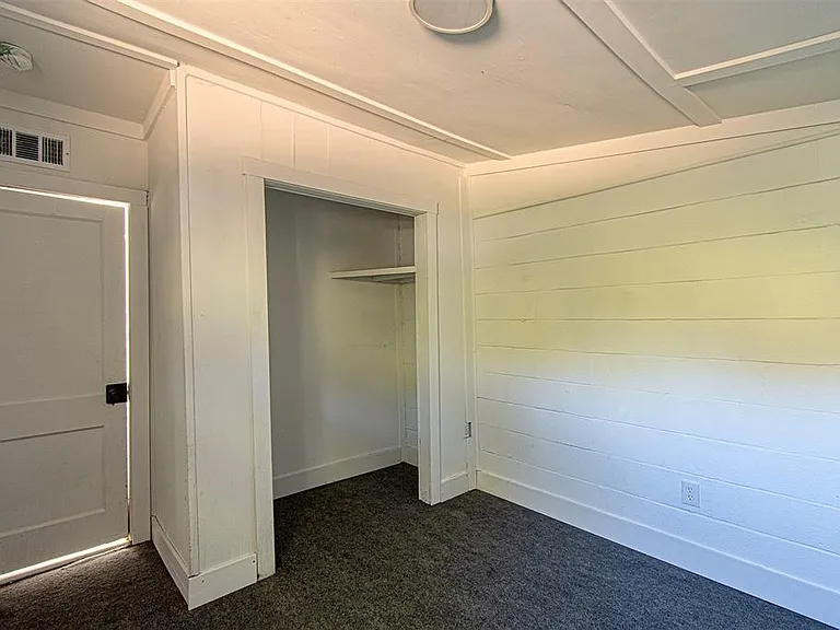 618 Crescent St — Photo 9