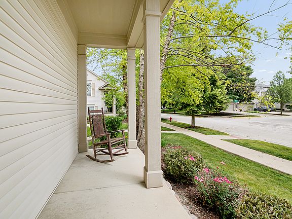 3rd image of 518 Conservatory Ln