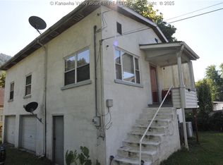 100 Oak St, Cabin Creek, WV 25035