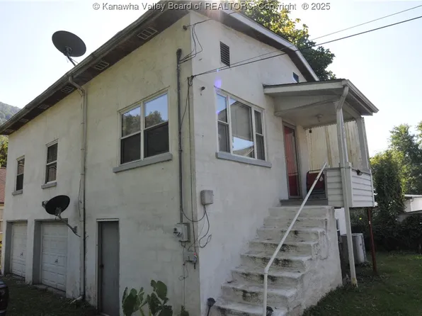 100 Oak St, Cabin Creek, WV 25035