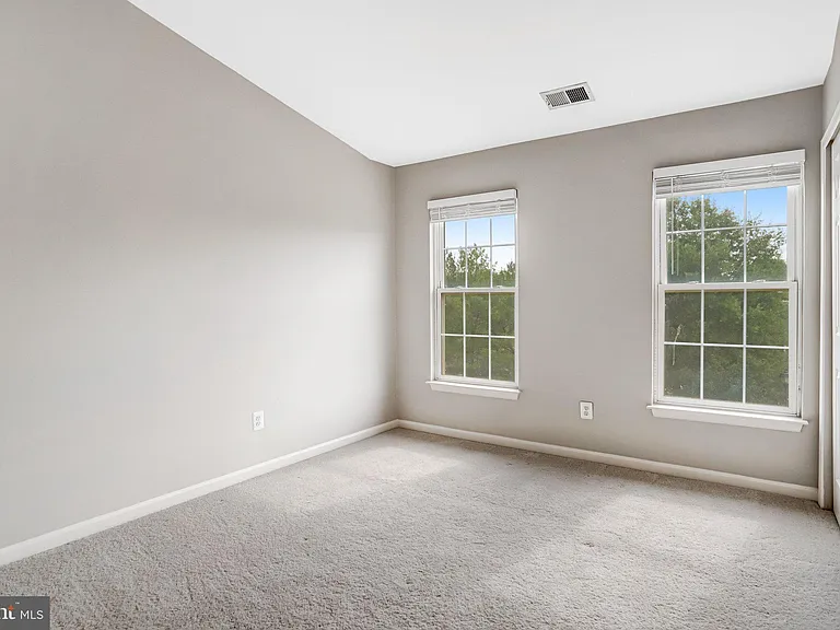 22616 Welborne Manor Sq — Photo 32