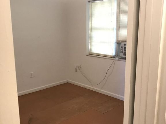 4th image of 1720 NW 1st Pl APT 4