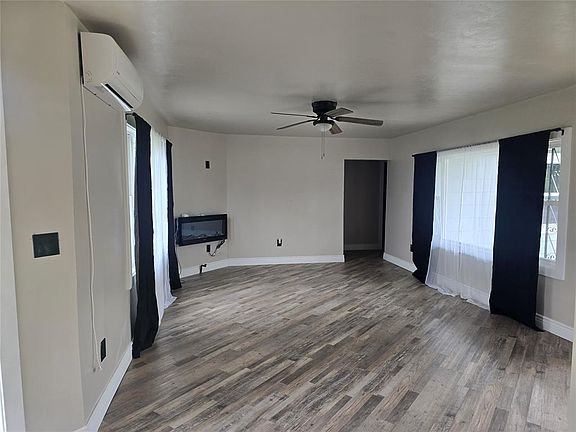 4th image of 1015 N Rangeline St