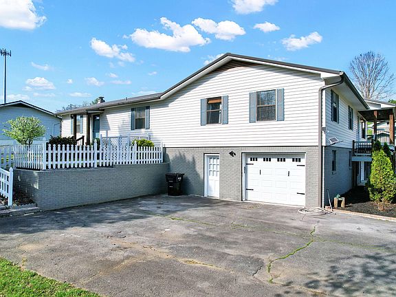 3rd image of 4934 Cindy Cir NW