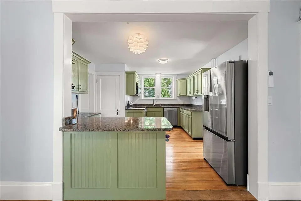 4 bed, 1800 sqft, $2,500 — Photo 4