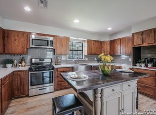 110 E Huebinger St, Marion, TX 78124