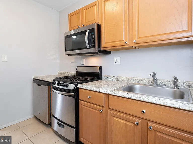 2415 Ontario Rd NW #102 — Photo 7