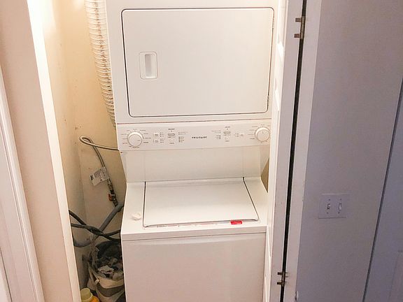 4th image of 1364 N Hoyne Ave #2107-3