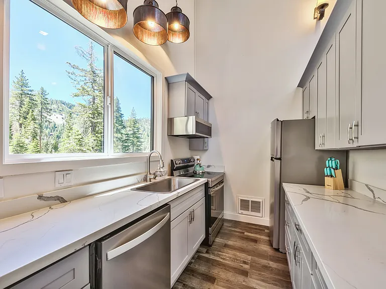 1163 Snow Crest Rd — Photo 5