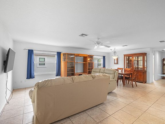 4th image of 8 Santa Maria Court
