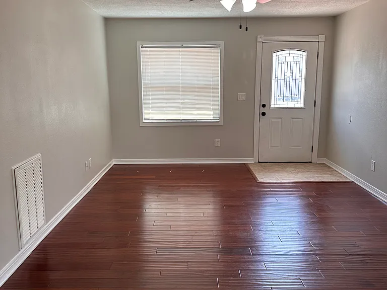 8231 Pin Oak Ave — Photo 3