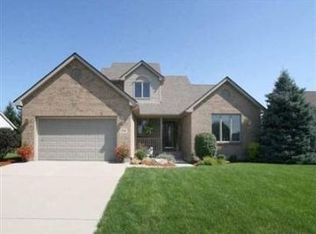 708 Heritage Dr, Trenton, OH 45067
