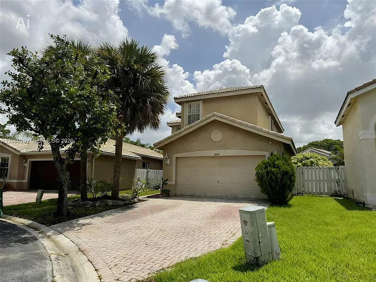 1893 SW 149th Ave — Photo 2