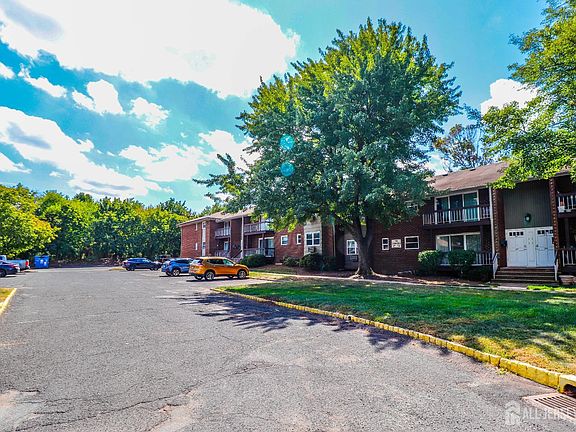 3rd image of 18 Deanna Dr APT 37