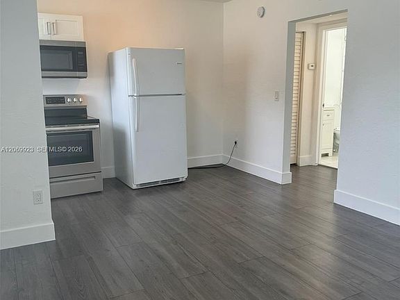 2nd image of 2150 NW 24th St #4