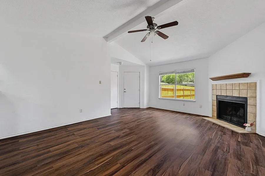 3 bed, 1174 sqft, $1,950 — Photo 3