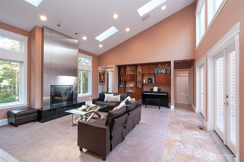 4th image of 233 Raintree Lane