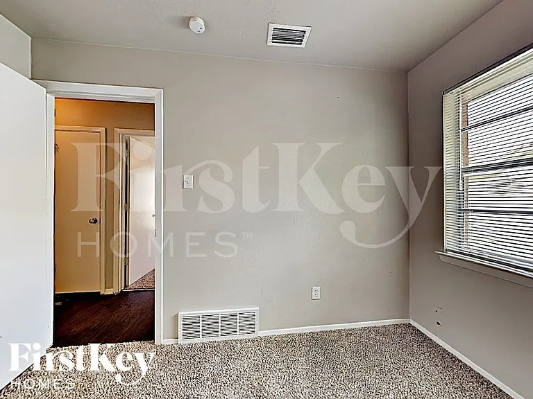 430 Kelly Ct — Photo 7