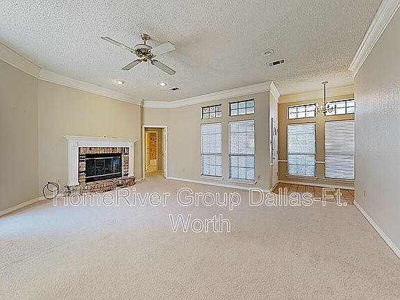 3rd image of 302 Oakview Dr