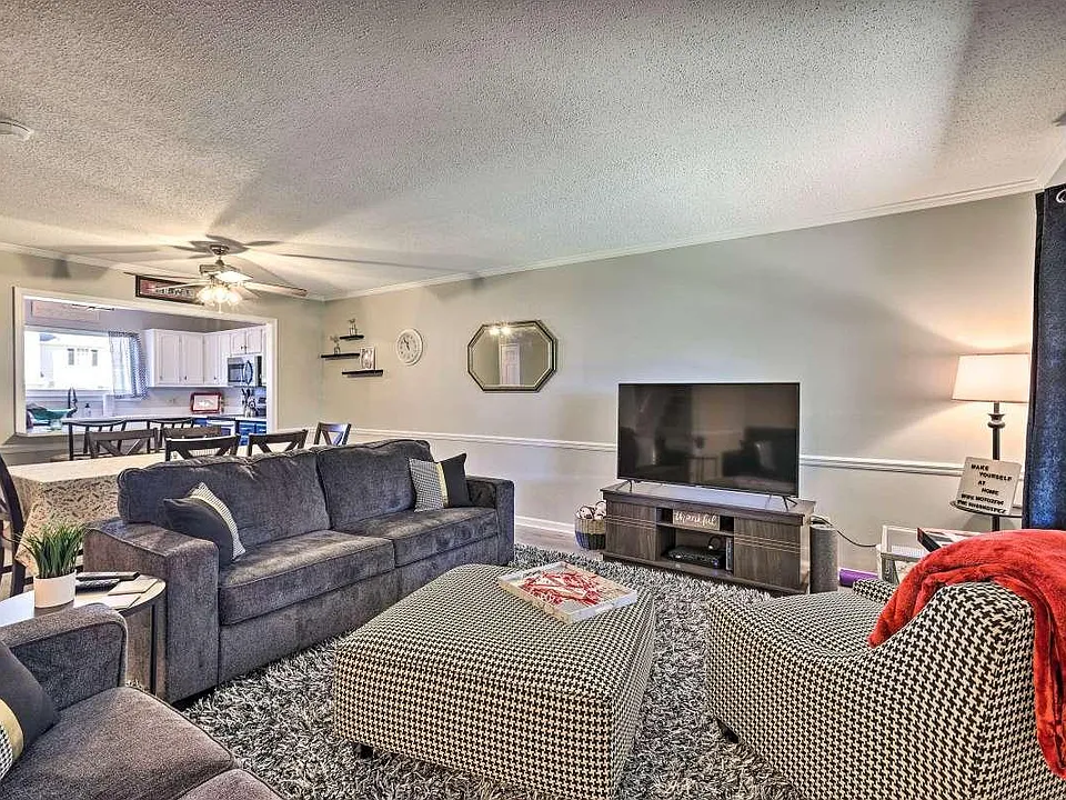 1073 Fairfax Dr