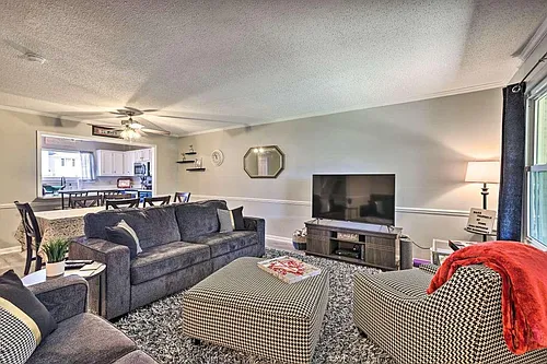 1073 Fairfax Dr Photo 1