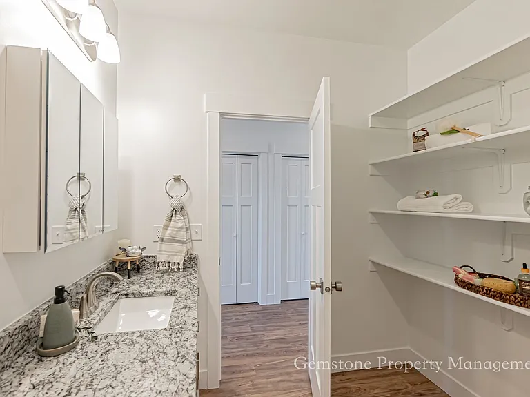 528 Harvester Ave — Photo 38