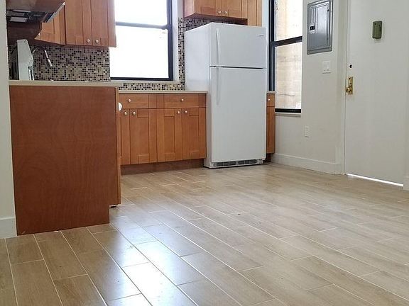 4th image of 2235 23rd St APT Rh1