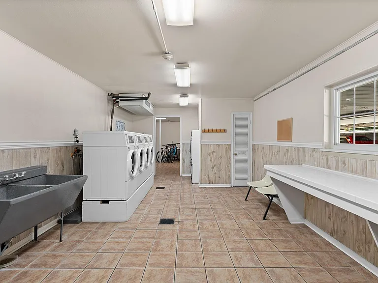 2601 Bellefontaine St #B105 — Photo 21