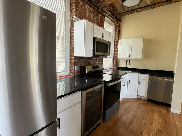 85 Harding St #1A, Worcester, MA 01604