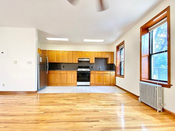 3rd image of 565 Rogers Ave #3F